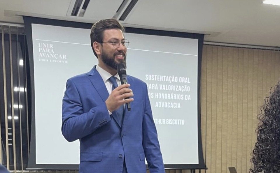 Dr. Arthur Biscotto em palestra sobre sustentação oral